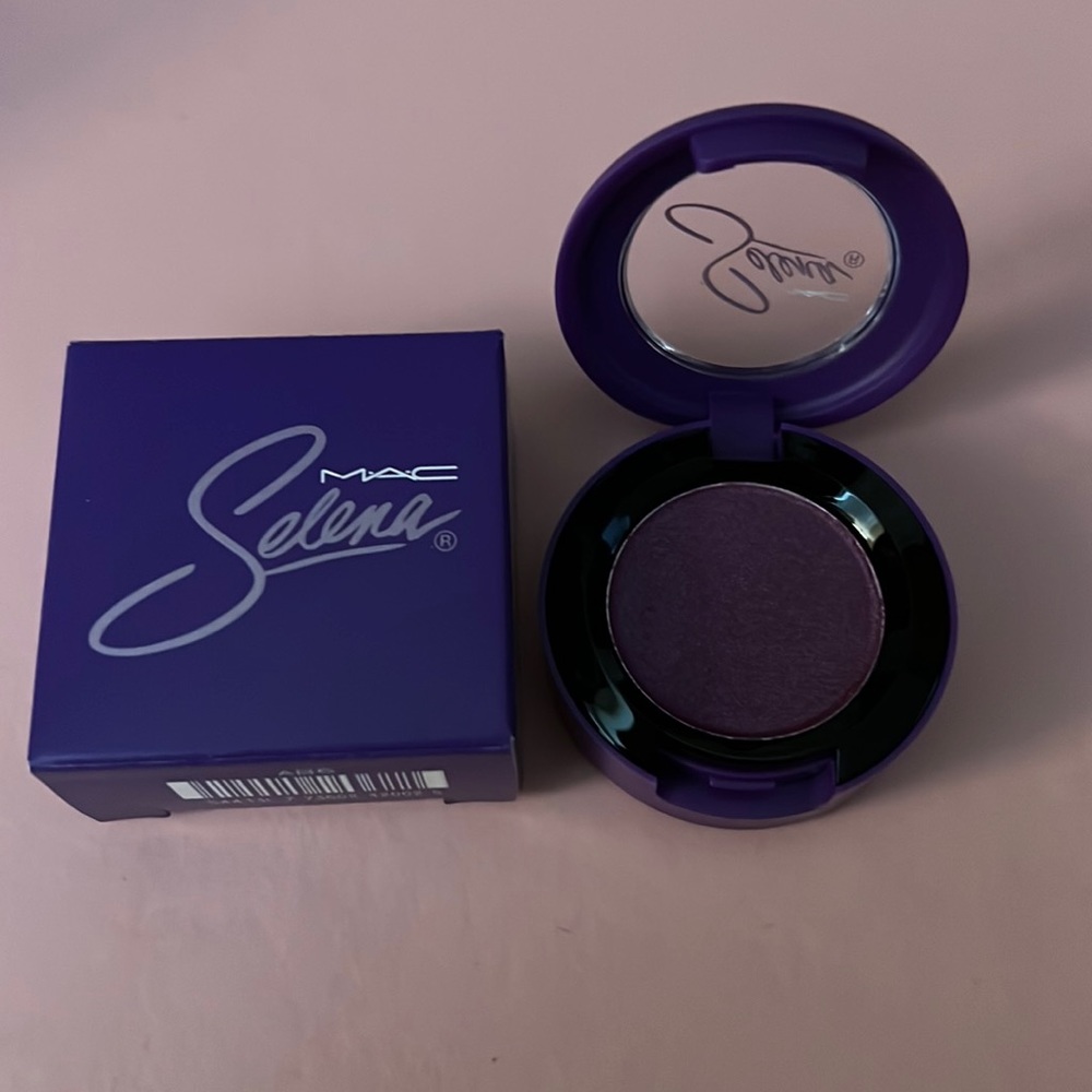 MAC Selena Eyeshadow. Selena